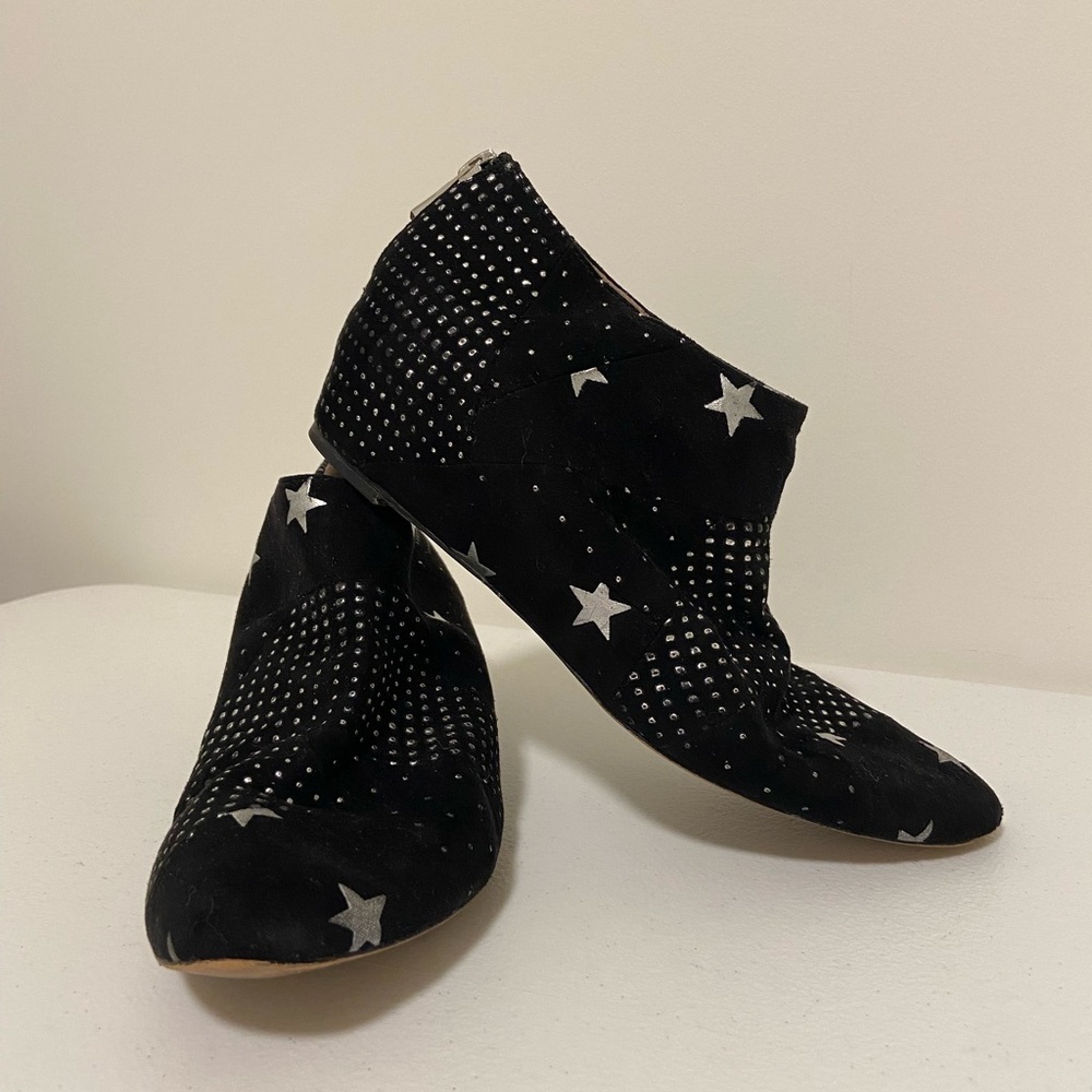 Avec Les Filles women’s Joyce Azria “Beatrice” suede‎ hidden wedge boots — 6.5